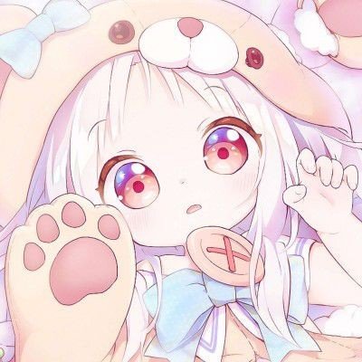 一广场3只狗雕塑被质疑低俗